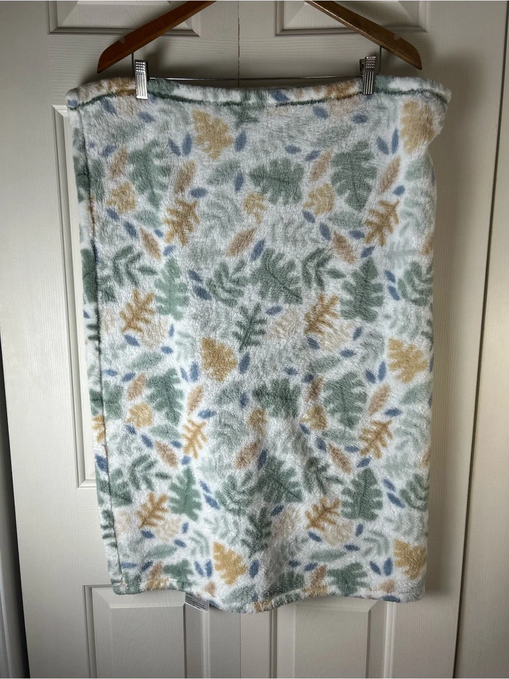 Little Miracles Green Leaf Baby Blanket White Blue Tan Soft Plush Leaves Jungle